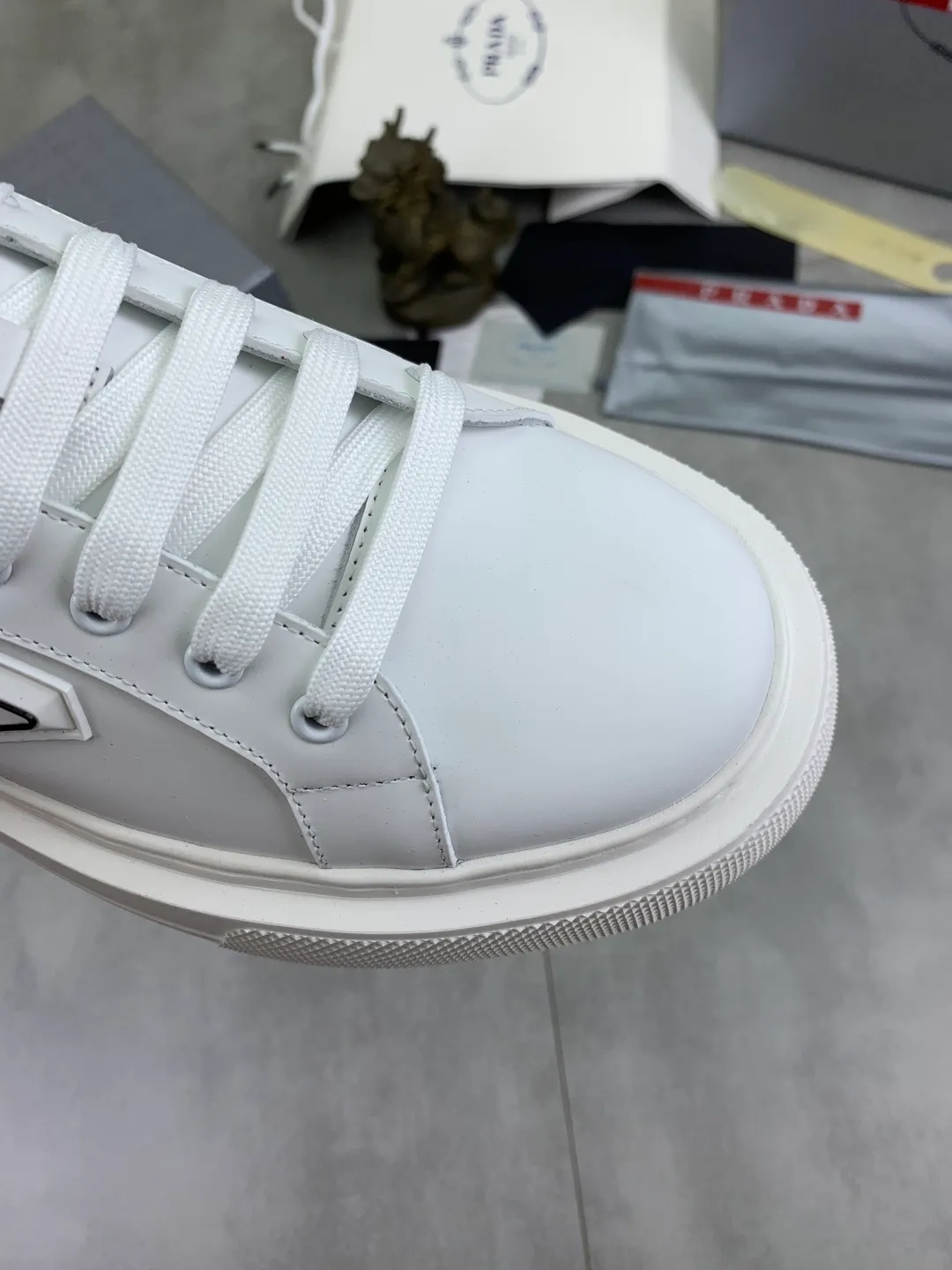 Men's shoes 💰P560💰[New style] popular models are on the official website, 🆘 Trendy brand (Prada) mainly promotes popular models, avant-garde and versatile fashion men's shoes private version mold opening, cowhide surface splicing 1:1.. Fashionable and simple, original imported cowhide lining cowhide feet; the atmosphere and personality are more fashionable, eye-catching and pursuing class. It will subvert the old idea and be a must-have for fashionistas with you! Must keep it for yourself! Tall and comfortable, large and low, high-end quality workmanship. Number of yards: 38-45 4️⃣optional.